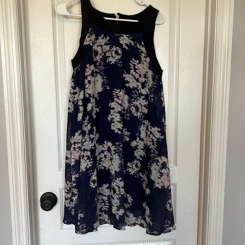 Adorable flowy shift dress